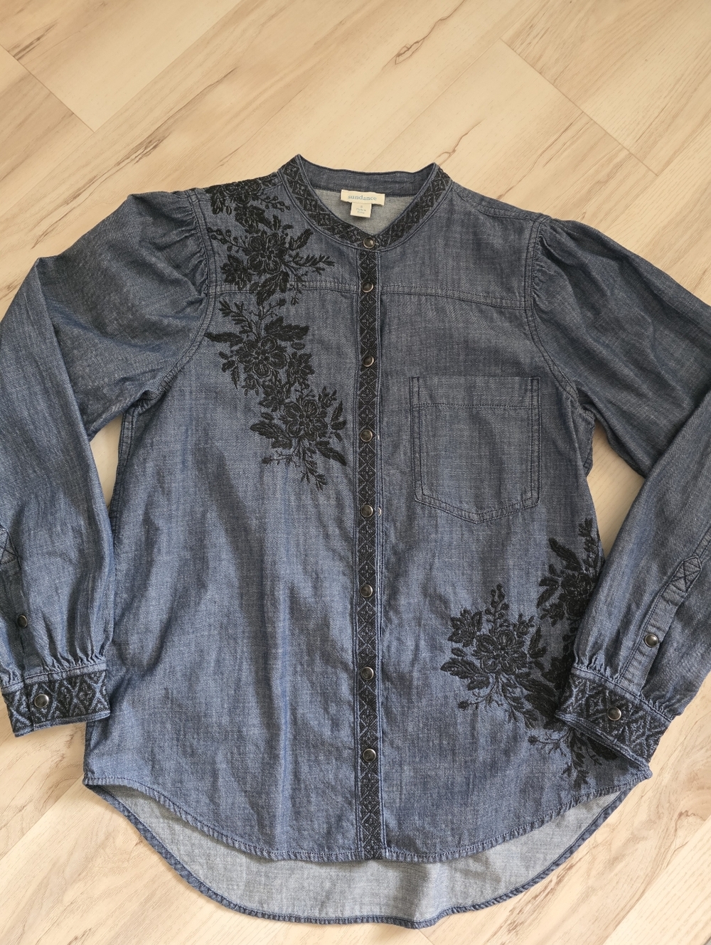 Sundance Lennon Embroidered Denim Chambray Snap Front Blouse Small